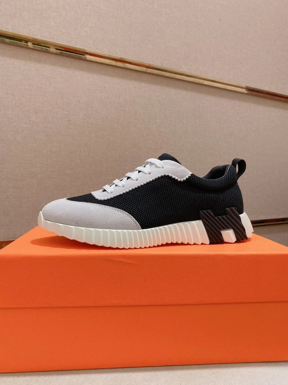 Black, white, black text