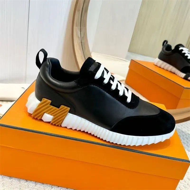 黑色 皮面 黄色字